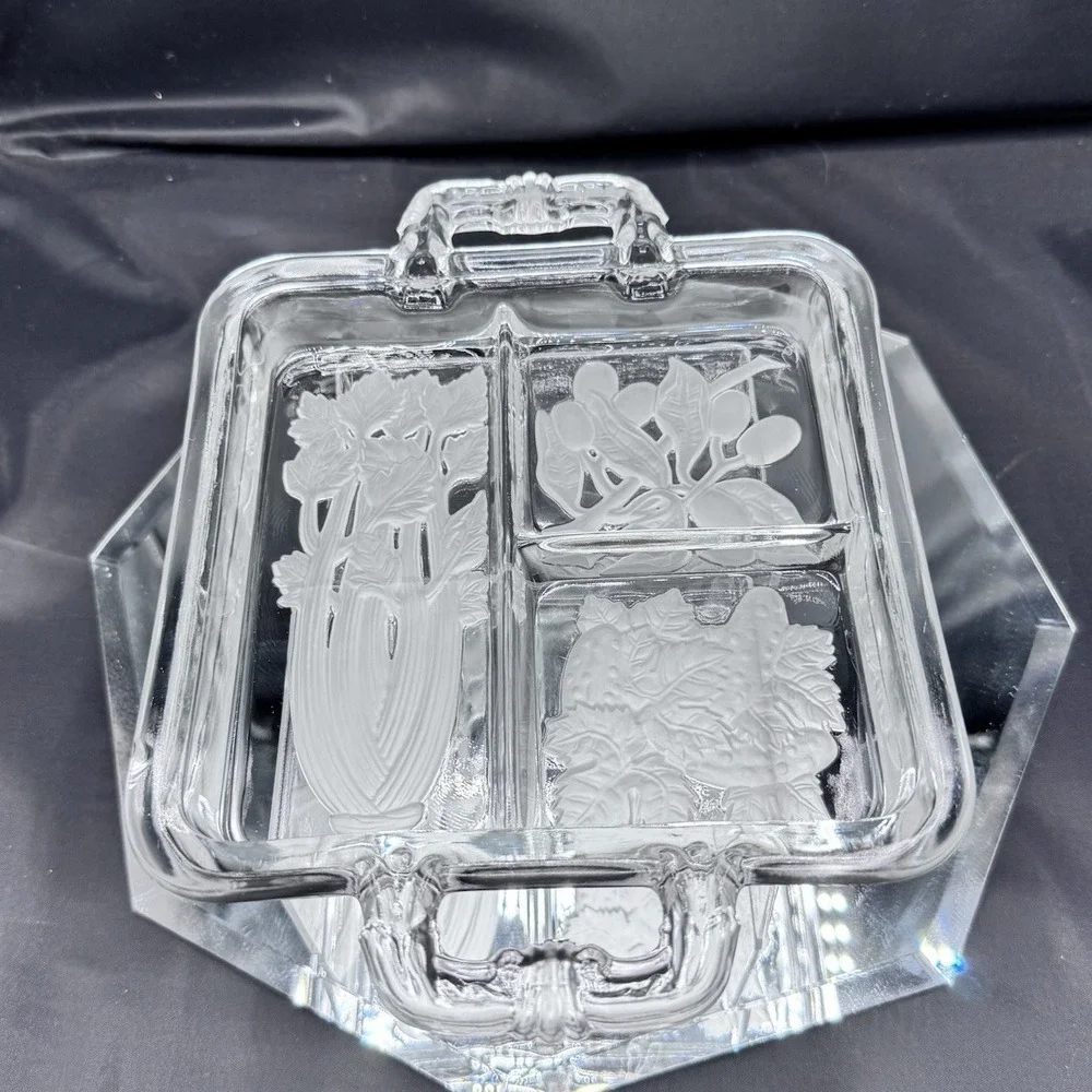 Duncan Miller‎ Intaglio Carved Glass 3-Section Square 7.5